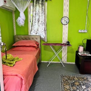 Bilik Family Hijau-single