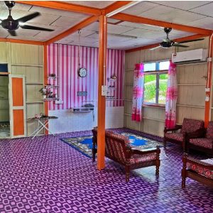 Homestay Rubiah Kg. Style-living room