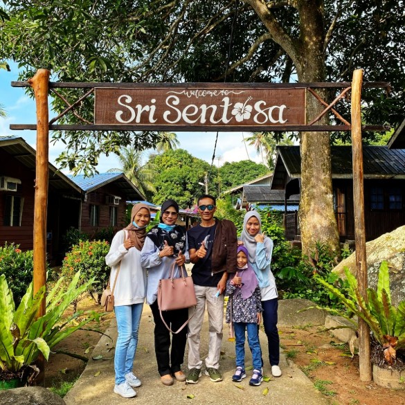 Sri Sentosa-Happy