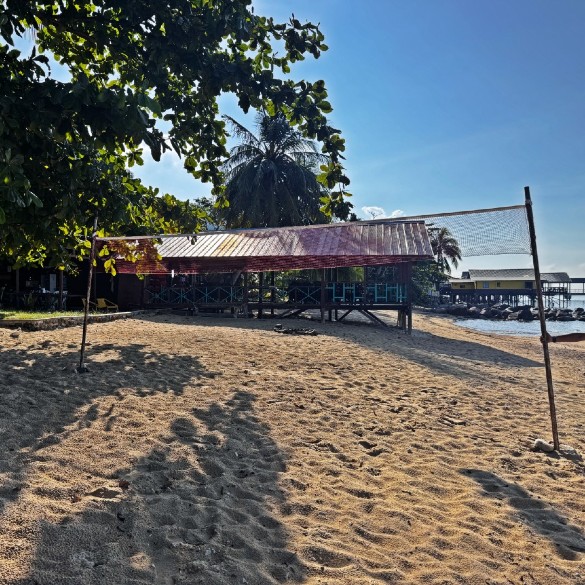 Sri Sentosa-beach game
